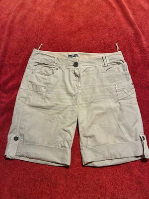 Women's beige bermuda shorts, size M