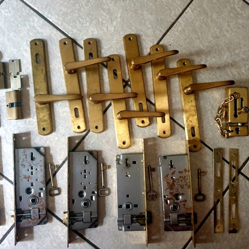Door accessories used, pack