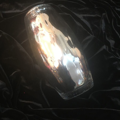 Vase used, mirror technique
