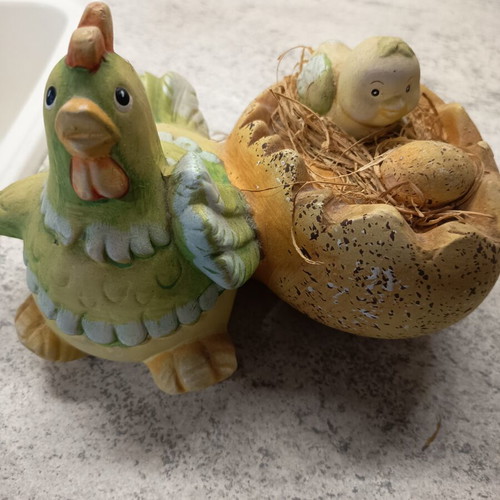 Ceramic decorative hen with nest and chick like new