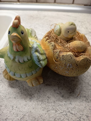 Ceramic decorative hen with nest and chick like new