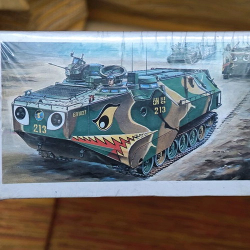 LVTP-7 U.S. Amphibious Assault Vehicle new 1:35 scale model
