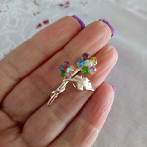 Vintage flower brooch with multicolored rhinestones like new