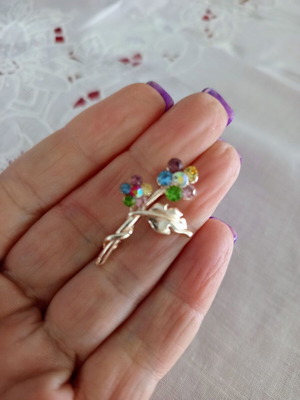 Vintage flower brooch with multicolored rhinestones like new