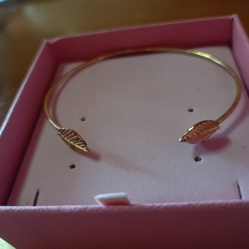 Adjustable bracelet used, gold tone