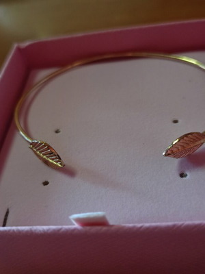 Adjustable bracelet used, gold tone