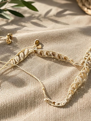 Stradivarius belt with natural shells 1.30m like new, beige