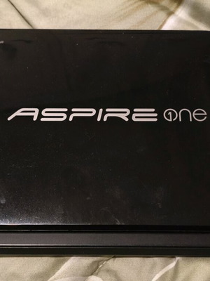 Mini laptop Acer Aspire One D255 like new, with charger