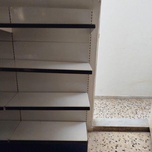 Shelf 4 positions used