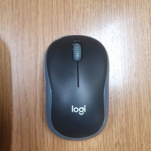 Logitech MK295 Silent wireless keyboard and mouse set like new