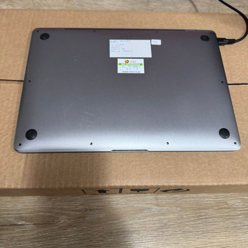 Apple MacBook Air A1932 13.3" Retina 16GB RAM 250GB SSD macOS Sonoma like new