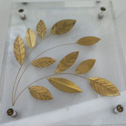 Decorative bouquet in plexiglass like new, brass leaves
