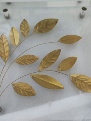 Decorative bouquet in plexiglass like new, brass leaves