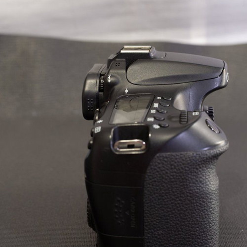 Canon EOS 70D with EF-S 24mm f/2.8 STM lens like new