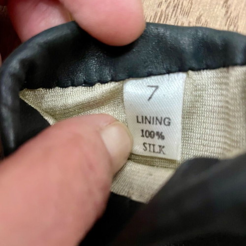 Bally leather gloves like new, black, with 100% silk lining