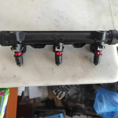 Fuel rail for VW Polo '09-'14 used, code 03E133320A
