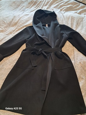 Suede jacket with hood and belt like new, one size black
