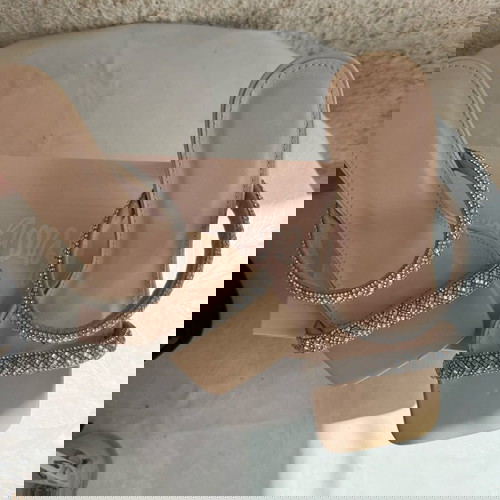 Πέδιλα με κρύσταλλα