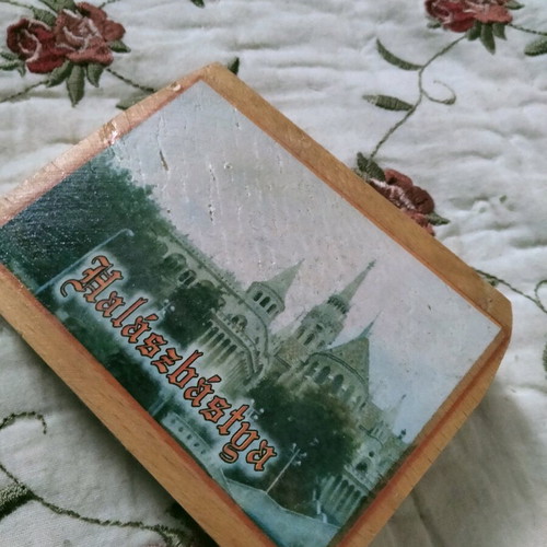 Vintage wooden prank box Halászbástya like new, Budapest souvenir