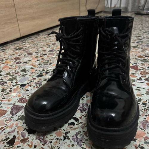 JK London women's black boots with chunky sole like new