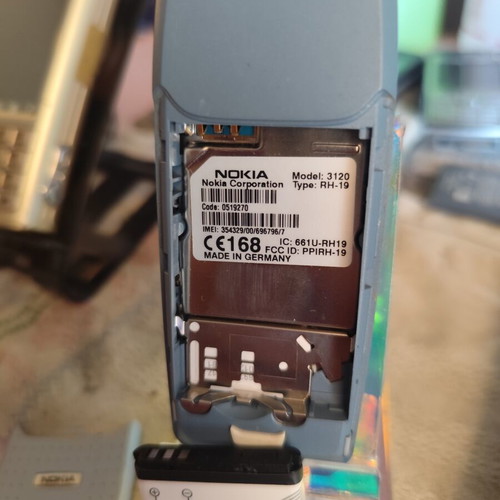 Nokia 3120 phone like new with charger and new battery
