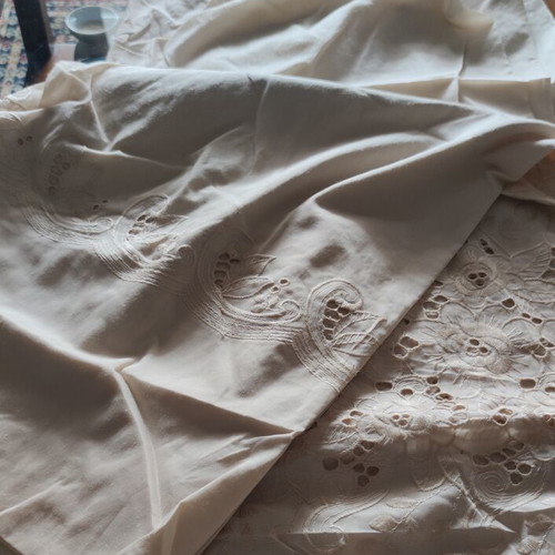 Curtain with embroidery like new, approximately 250cm long
