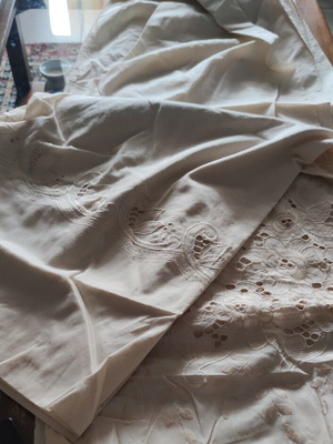Curtain with embroidery like new, approximately 250cm long