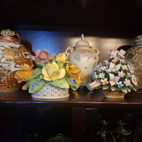 Satsuma vases hand painted, like new, set of five decorative pieces