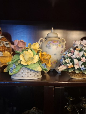 Satsuma vases hand painted, like new, set of five decorative pieces