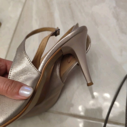 Leather pumps no 41, like new, worn once, gold