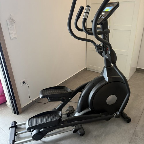 Elliptical machine model ERX 700 like new