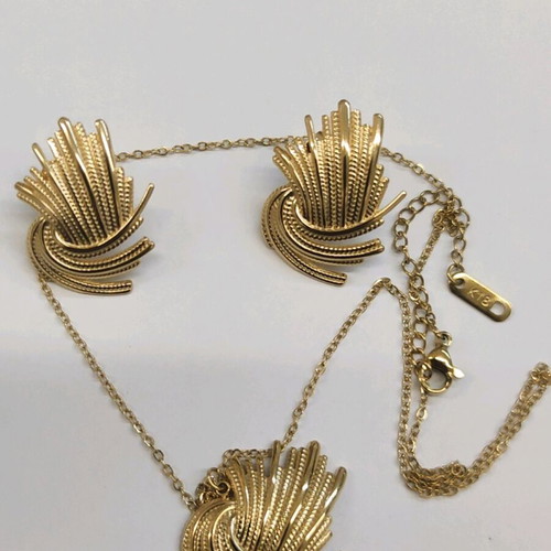 Jewelry set made of steel gold color new, necklace and earrings