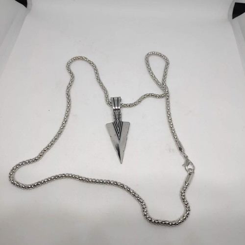 Men's Arrow Pendant Necklace like new, silver vintage style