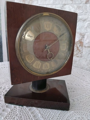 Vesna Vintage mechanical table clock used