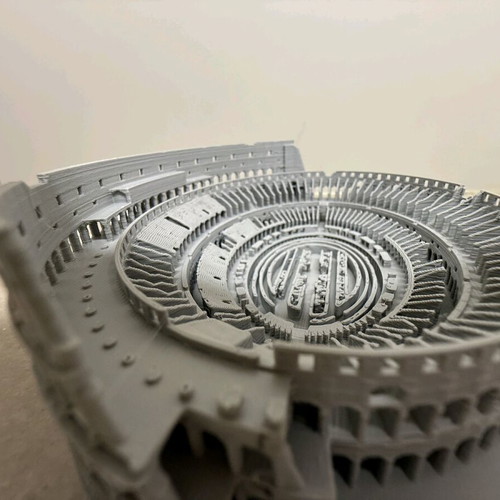 Colosseum model like new