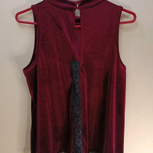 Velvet Top Bordeaux Anel Like New with Lace and Mock Neck