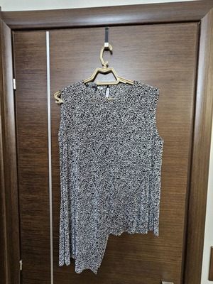 Ale sleeveless women's blouse asymmetrical medium, like new, black and white