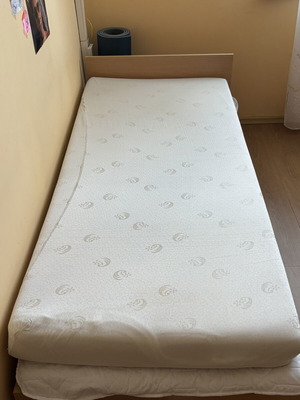 Mattress 90x190 cm like new with free protector