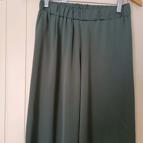 Green palazzo pants like new with satin finish, size S