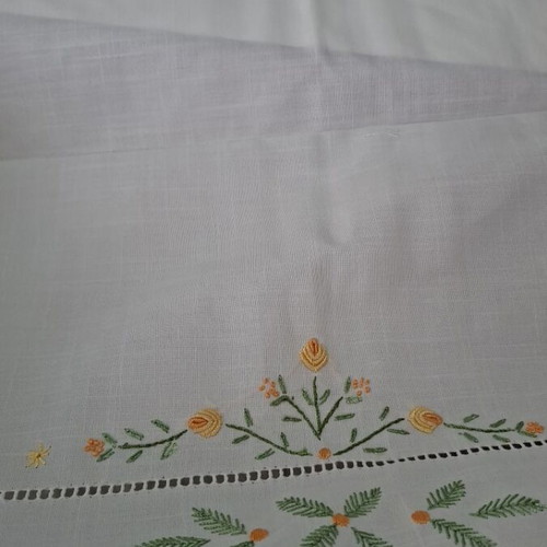 White tablecloth with embroidery and 12 napkins new 170×220
