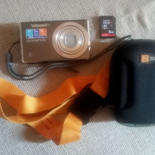 Olympus fe-5030 digital camera like new