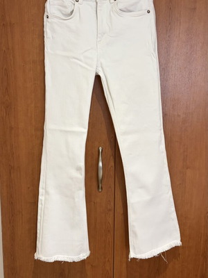 White flare jeans like new