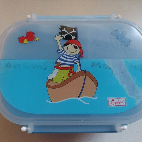 Sigikid lunchbox used for kids with inner compartment