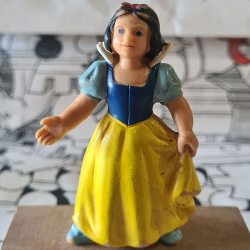 Snow White Disney figure used, vintage 1982