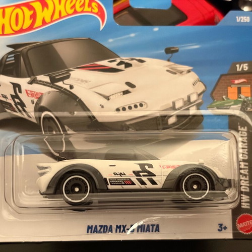 Mazda MX-5 Miata Hot Wheels 1:64 scale new