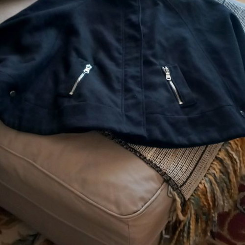 Strativarius cape black, small medium, needs ironing