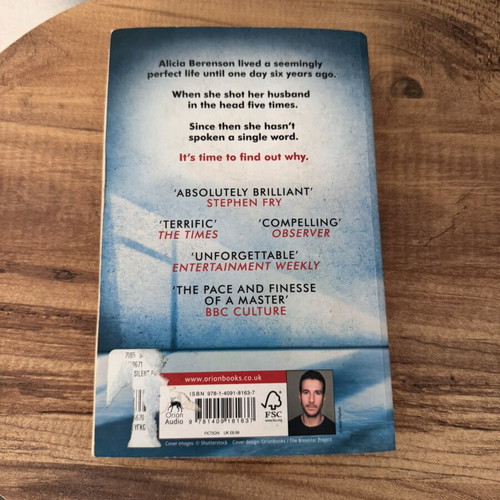 The Silent Patient psychological thriller book like new, English