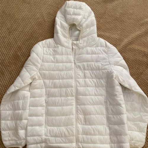 Pull & Bear puffer jacket with hood like new, size L, white