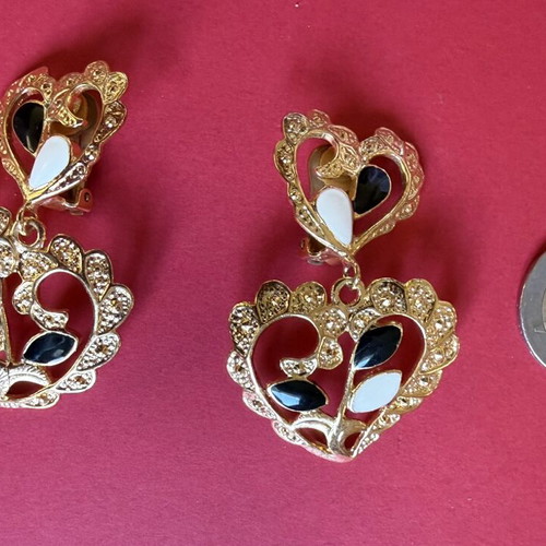 Set of 5 vintage clip-on earrings with gold and black enamel