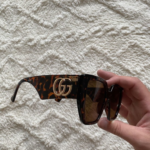 Gucci sunglasses like new, brown